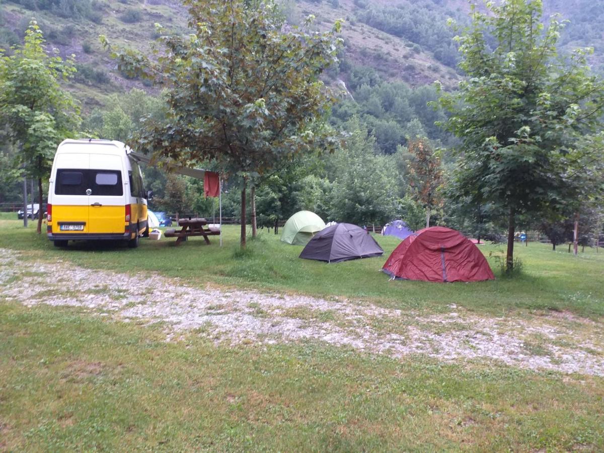 Camping Riu Gelat Hotel Espot Exterior photo