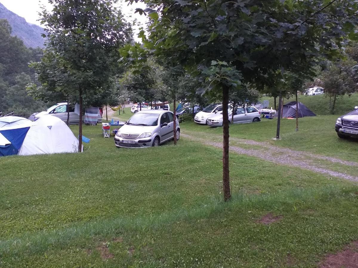 Camping Riu Gelat Hotel Espot Exterior photo